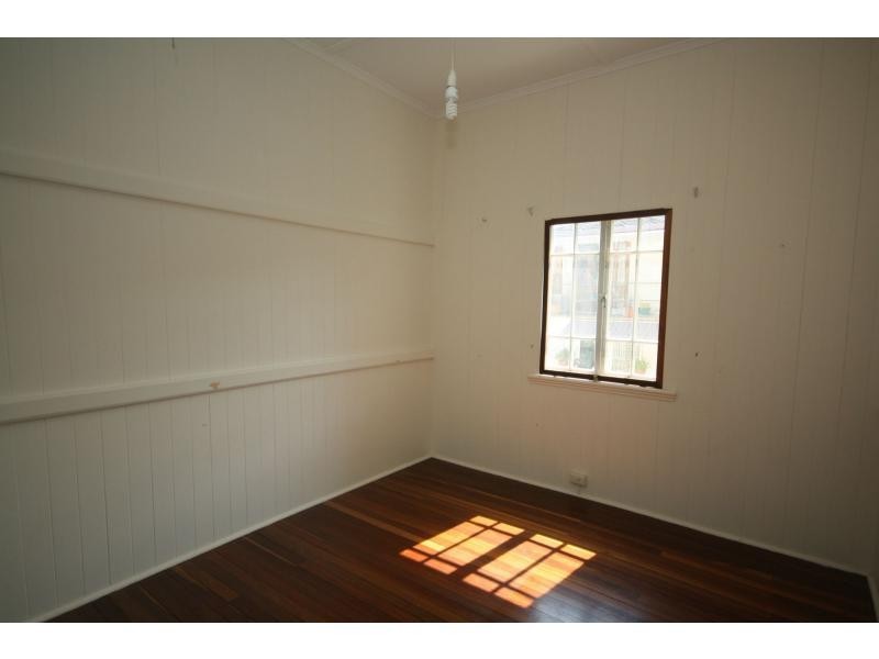 2 Griffith Road, Scarborough QLD 4020