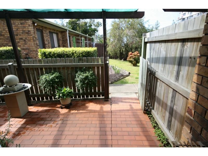 4/1 Rock Street, Scarborough QLD 4020