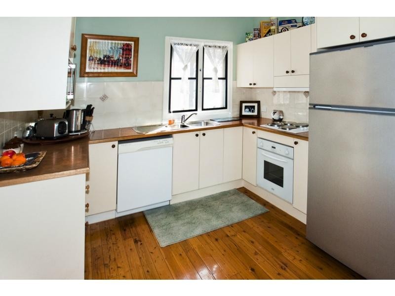 32 Tilley Street, Redcliffe QLD 4020
