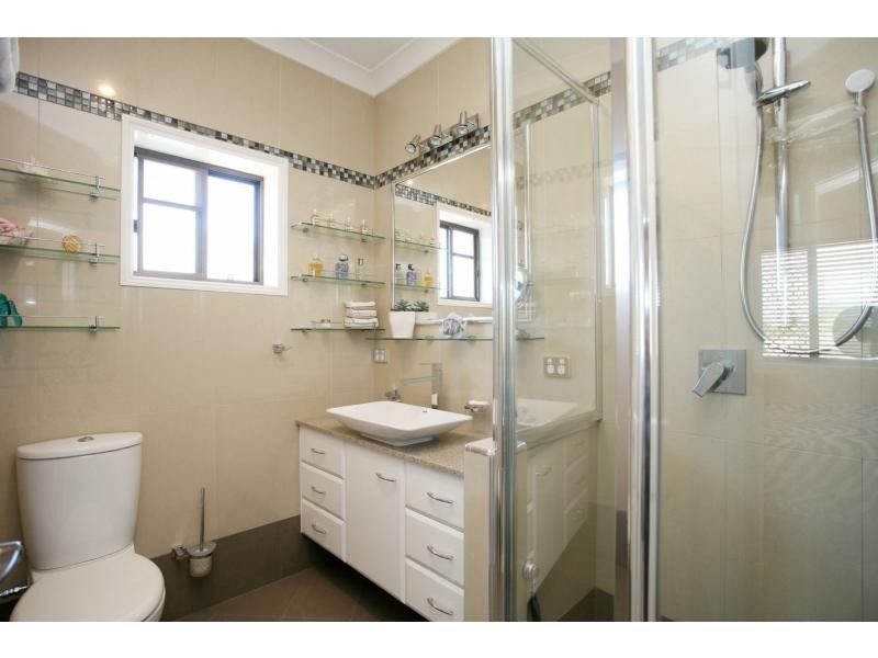 78 King Street, Woody Point QLD 4019
