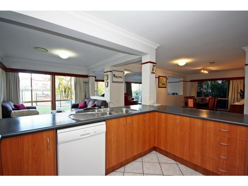 1 Mariner Court, Newport QLD 4020