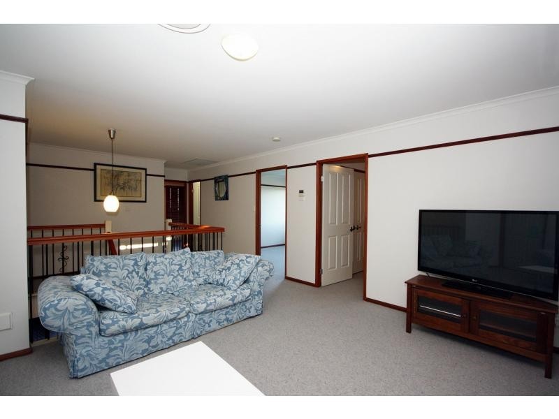 1 Mariner Court, Newport QLD 4020
