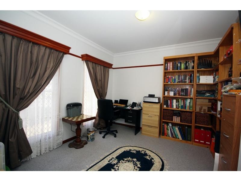 1 Mariner Court, Newport QLD 4020