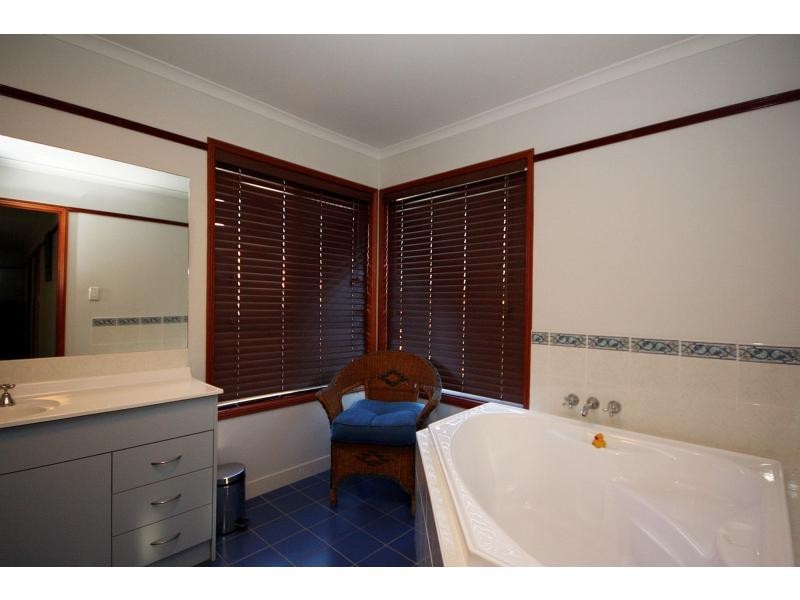 1 Mariner Court, Newport QLD 4020