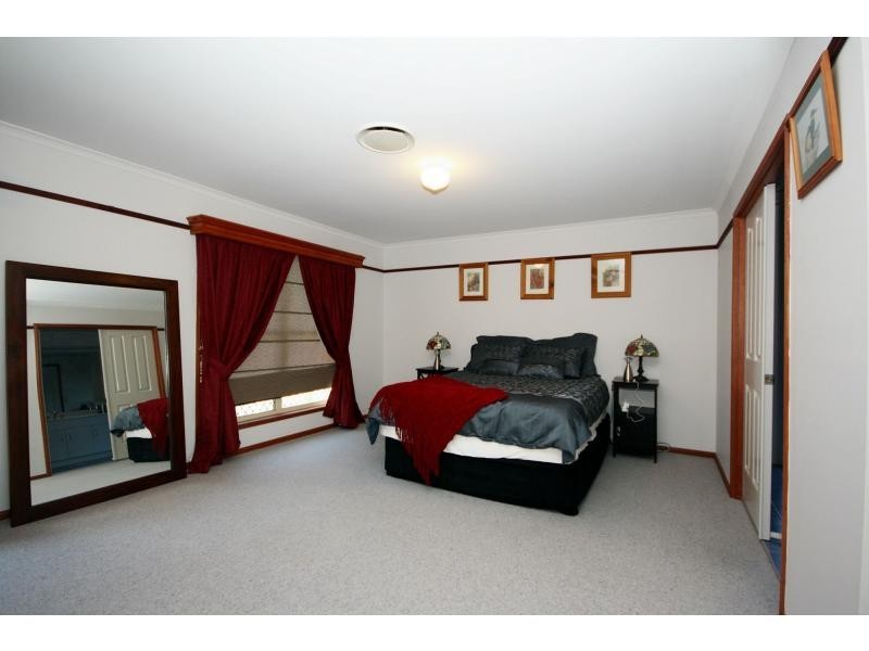 1 Mariner Court, Newport QLD 4020