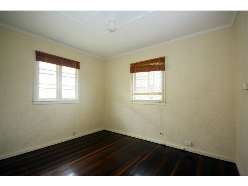 14 Bank Street, Margate QLD 4019
