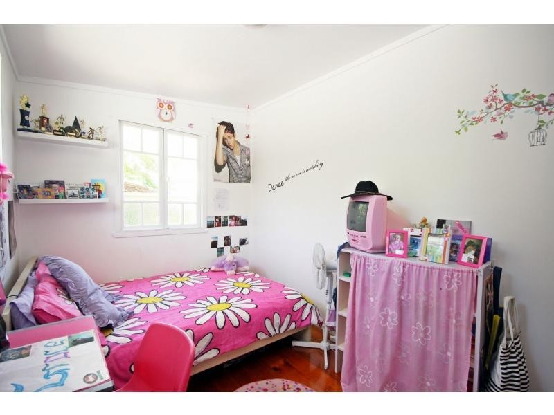 4 Macdonnell Road, Margate QLD 4019