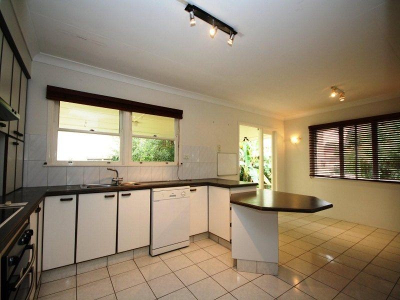 9 North Quay Street, Scarborough QLD 4020