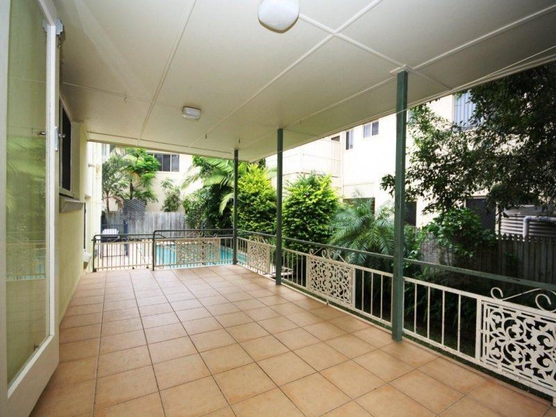 9 North Quay Street, Scarborough QLD 4020