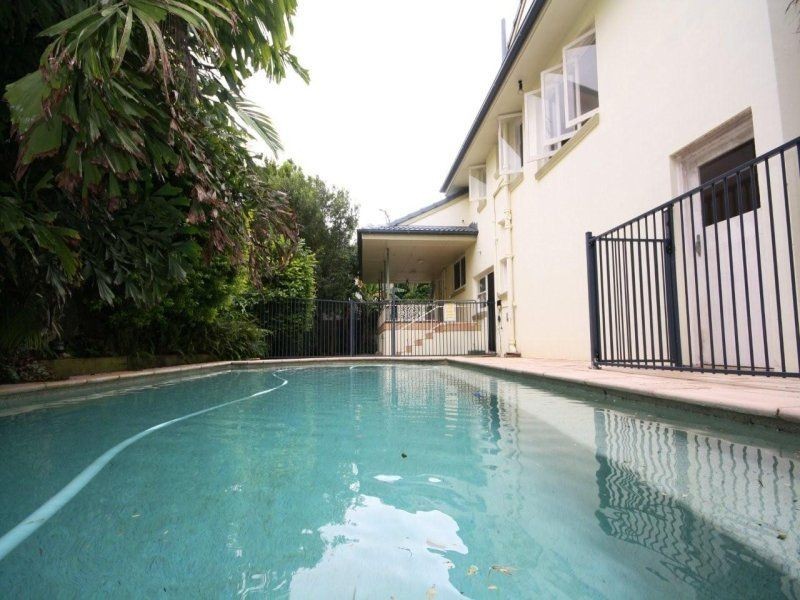 9 North Quay Street, Scarborough QLD 4020