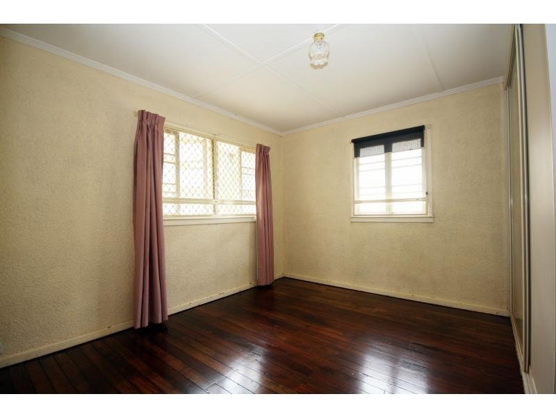 14 Bank Street, Margate QLD 4019