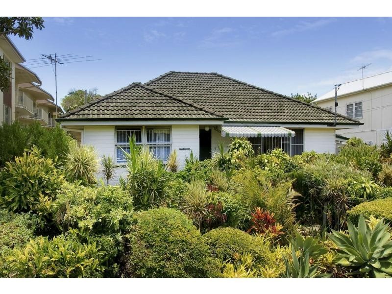 8 Caroline St, Woody Point QLD 4019