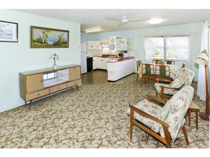 8 Caroline St, Woody Point QLD 4019