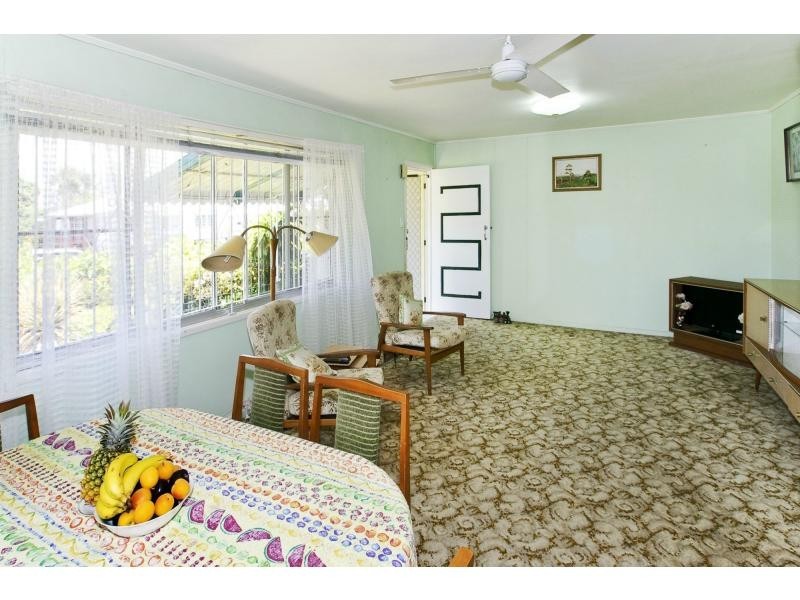 8 Caroline St, Woody Point QLD 4019