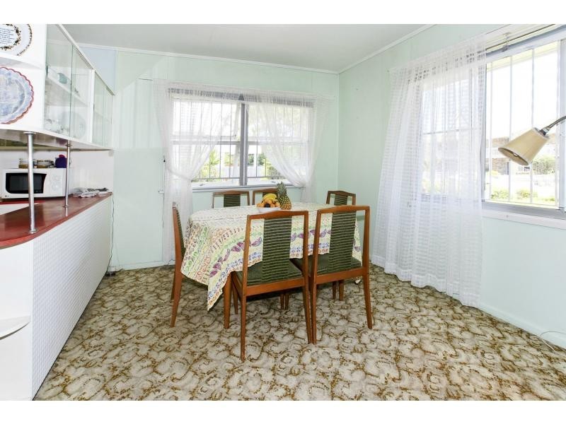 8 Caroline St, Woody Point QLD 4019