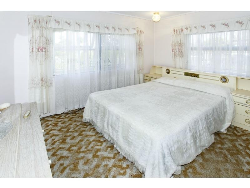 8 Caroline St, Woody Point QLD 4019