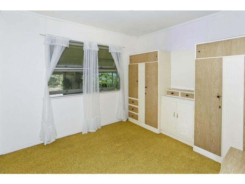 8 Caroline St, Woody Point QLD 4019