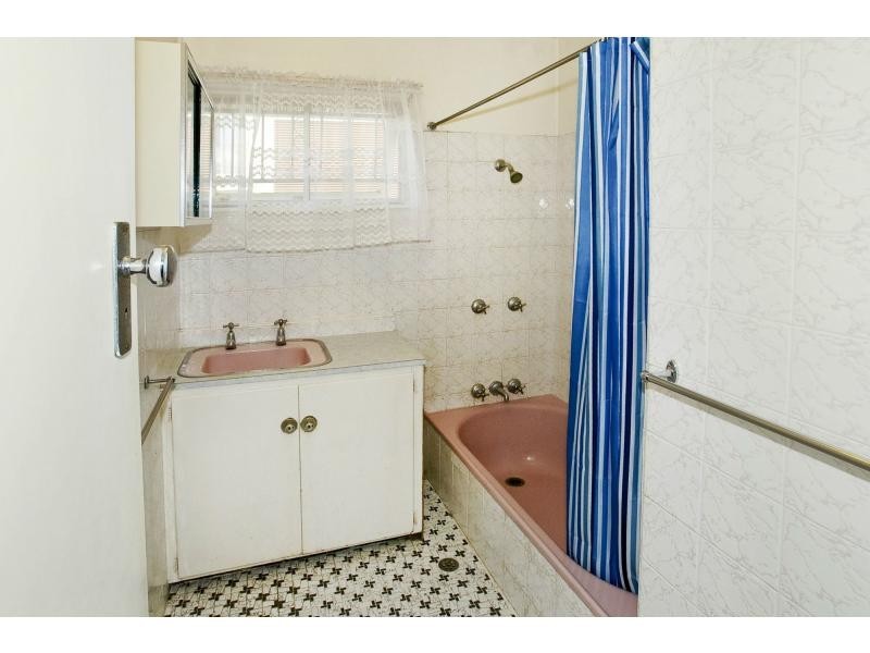 8 Caroline St, Woody Point QLD 4019