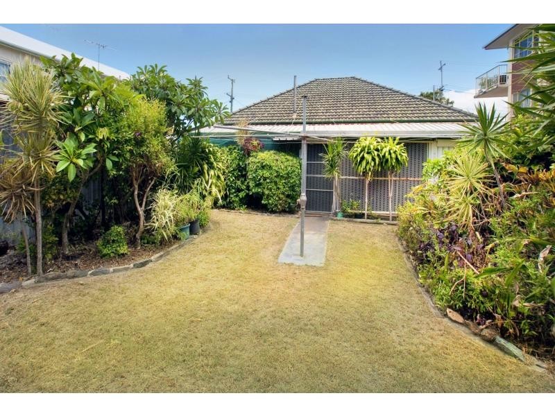 8 Caroline St, Woody Point QLD 4019