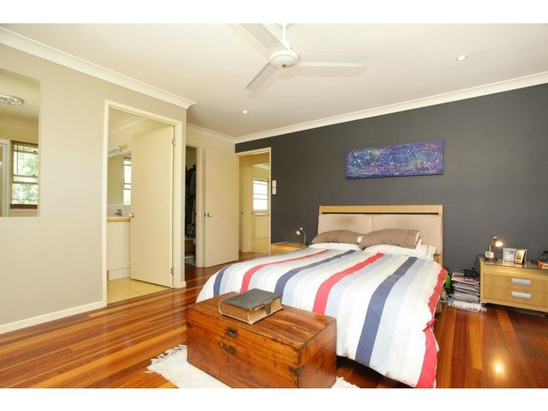 25 Thurecht Parade, Scarborough QLD 4020