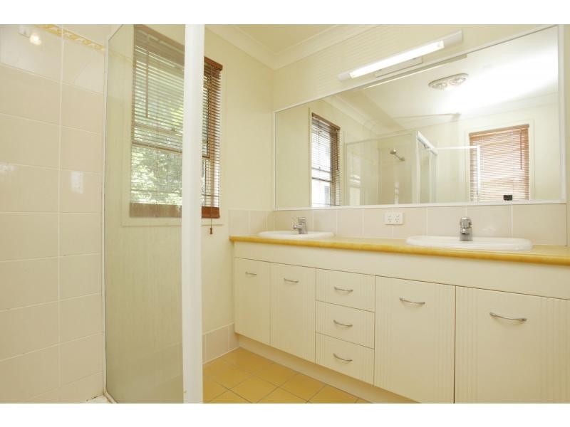 25 Thurecht Parade, Scarborough QLD 4020