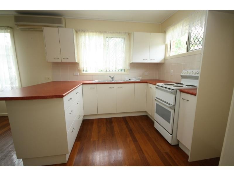 2 Hanlon Street, Scarborough QLD 4020