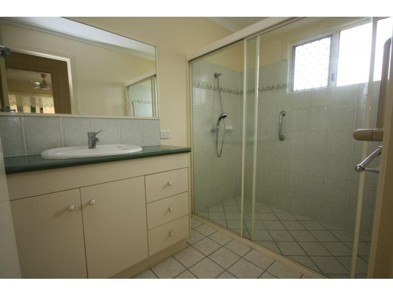 2 Hanlon Street, Scarborough QLD 4020