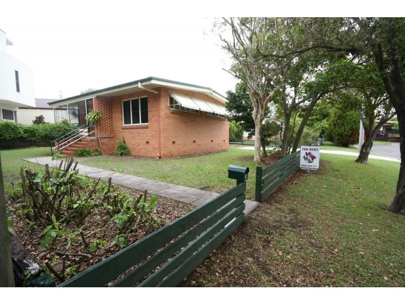 2 Hanlon Street, Scarborough QLD 4020