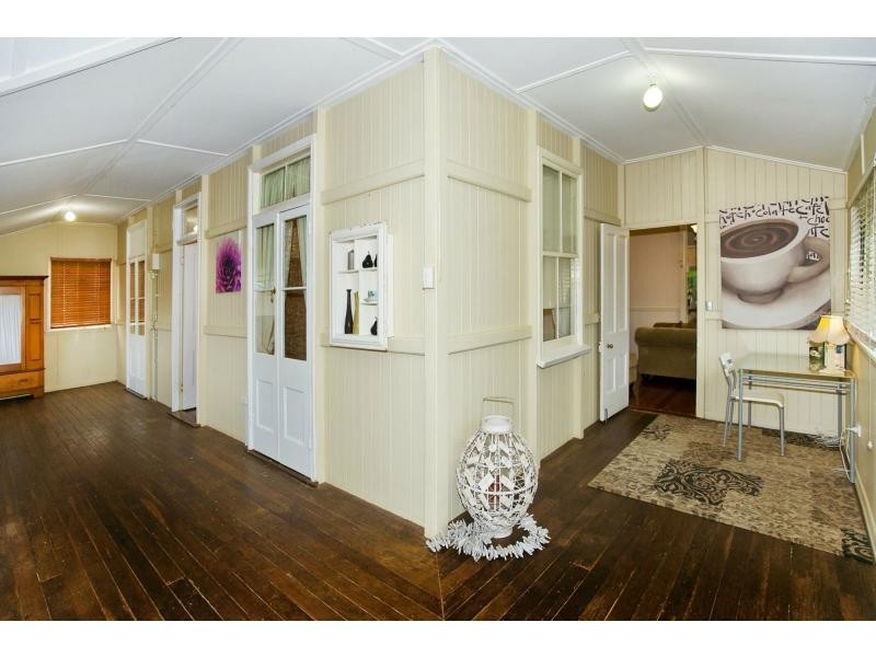 116 King Street, Woody Point QLD 4019