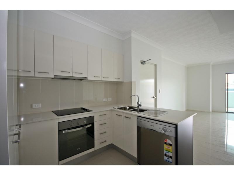 Unit 4/2 Beaconsfield Street, Margate QLD 4019
