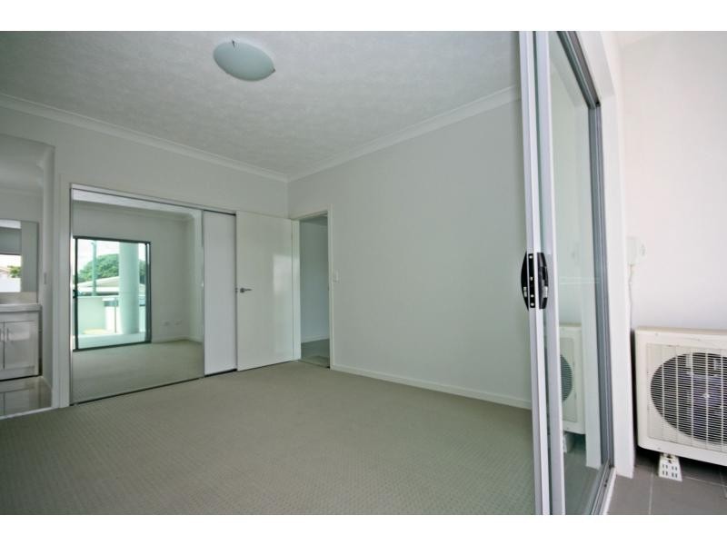 Unit 4/2 Beaconsfield Street, Margate QLD 4019
