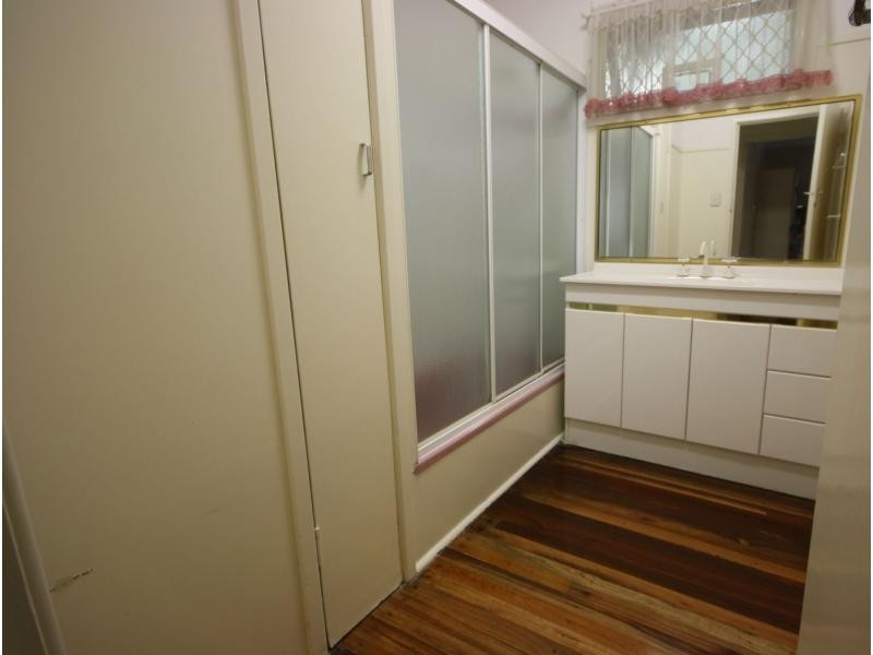 40 Anzac Avenue, Redcliffe QLD 4020