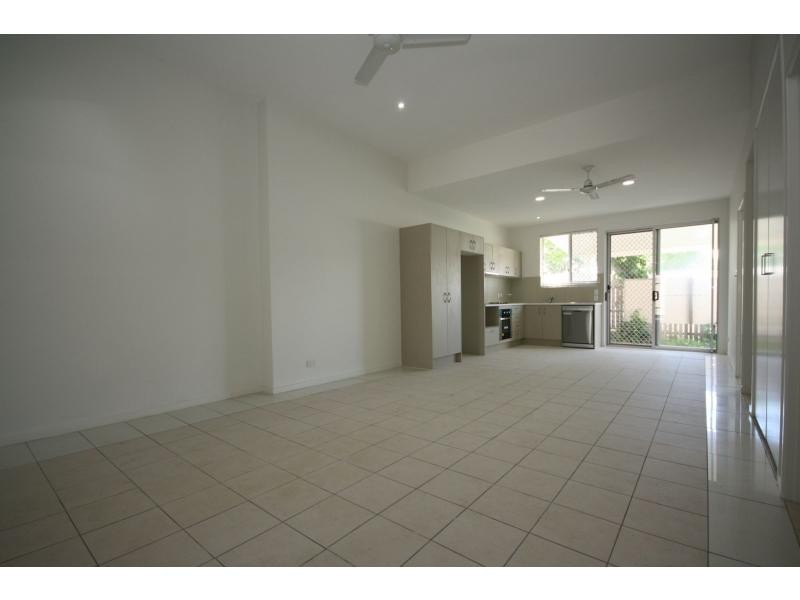 2/564 Oxley Avenue West, Scarborough QLD 4020