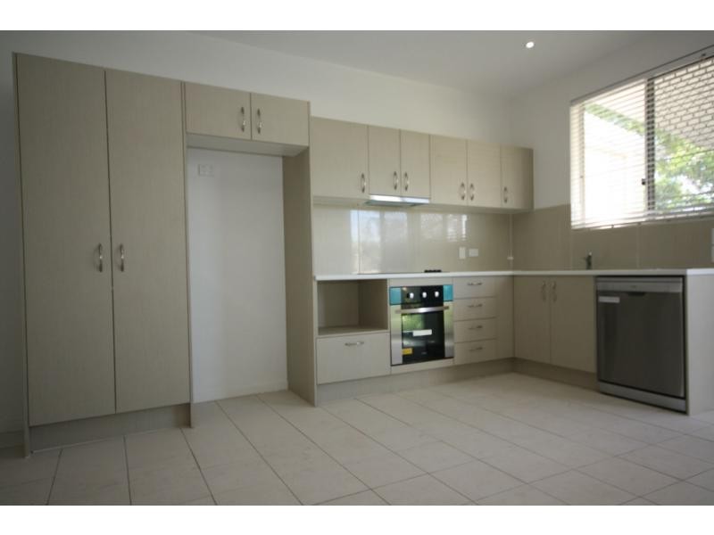 2/564 Oxley Avenue West, Scarborough QLD 4020