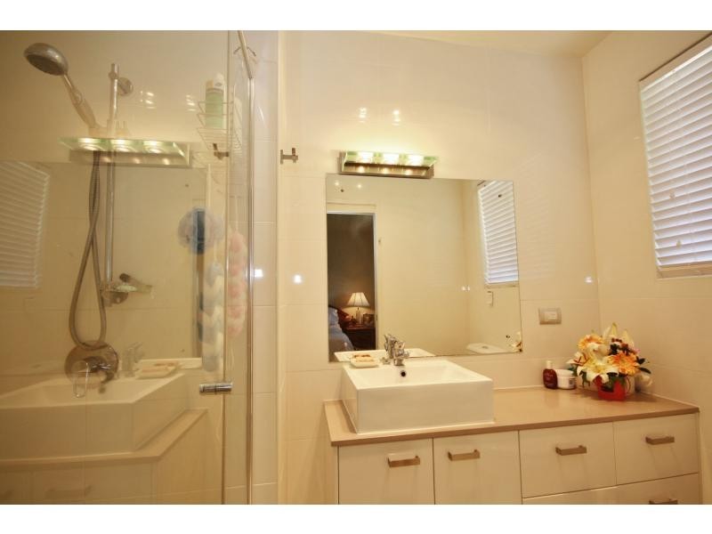 Unit 1/2 Queen Street, Scarborough QLD 4020