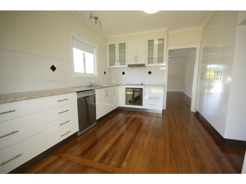 14 Alfred Street, Woody Point QLD 4019