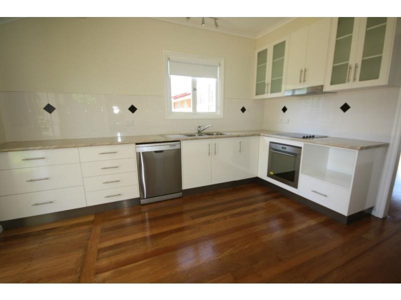 14 Alfred Street, Woody Point QLD 4019