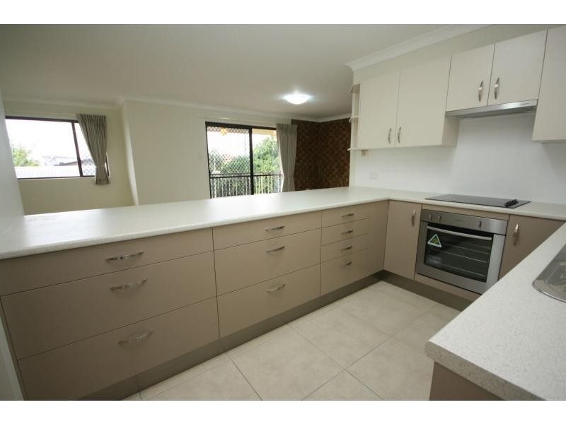 Unit 3/2 Osbourne Street, Scarborough QLD 4020