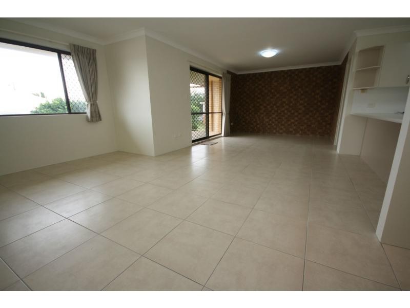 Unit 3/2 Osbourne Street, Scarborough QLD 4020