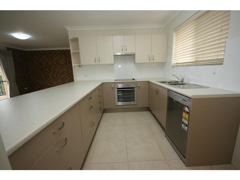 Unit 3/2 Osbourne Street, Scarborough QLD 4020