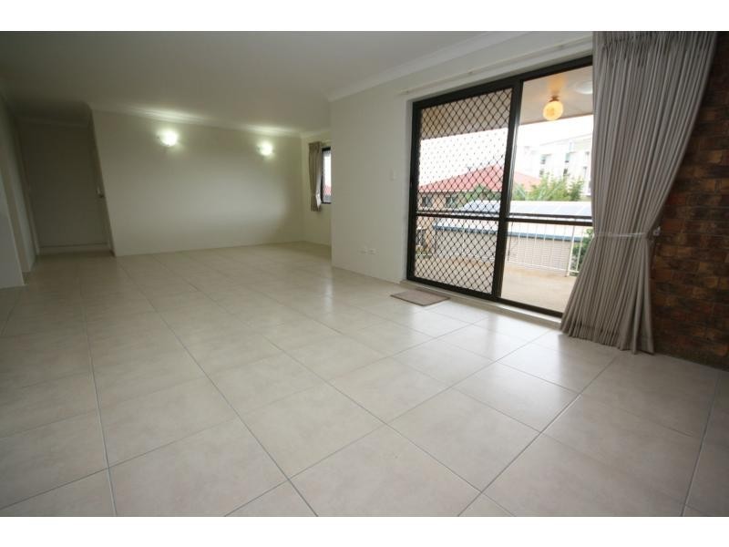 Unit 3/2 Osbourne Street, Scarborough QLD 4020