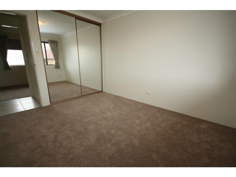 Unit 3/2 Osbourne Street, Scarborough QLD 4020