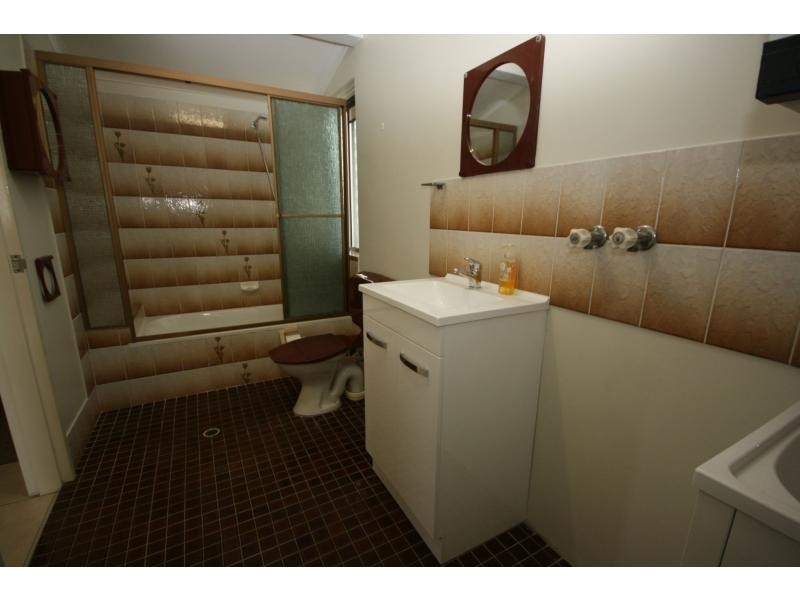 Unit 3/2 Osbourne Street, Scarborough QLD 4020