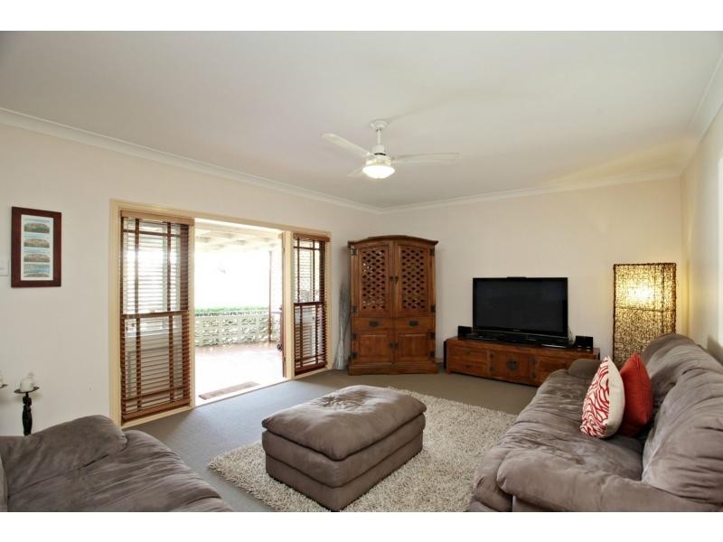 16 Welch Street, Clontarf QLD 4019