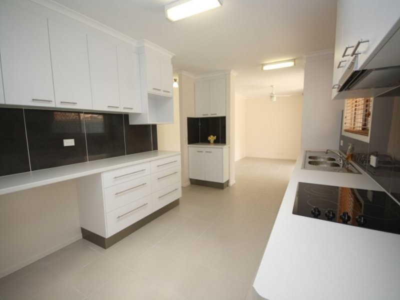 9 Vista Court, Newport QLD 4020
