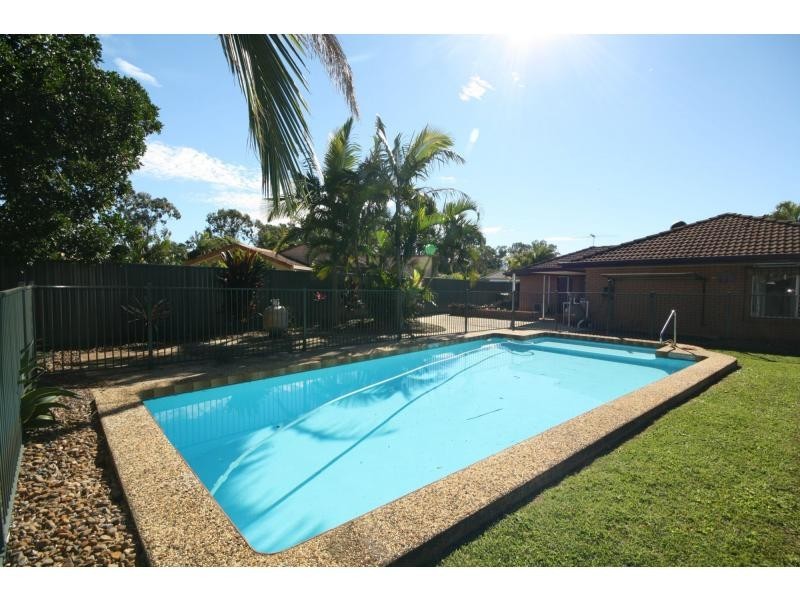 9 Vista Court, Newport QLD 4020
