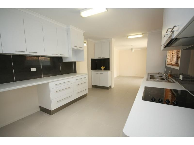 9 Vista Court, Newport QLD 4020