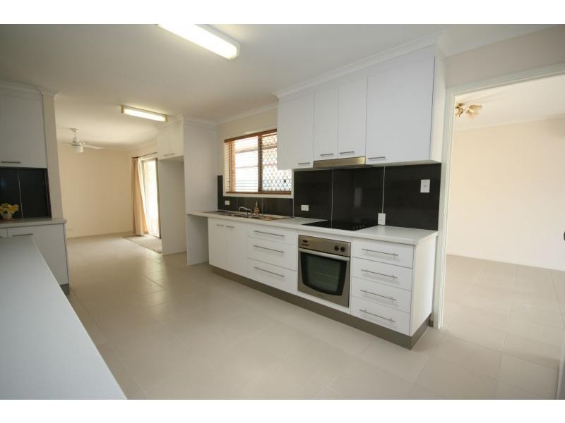 9 Vista Court, Newport QLD 4020