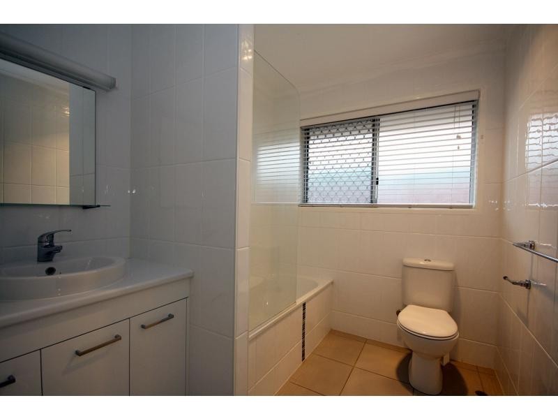 9 Vista Court, Newport QLD 4020