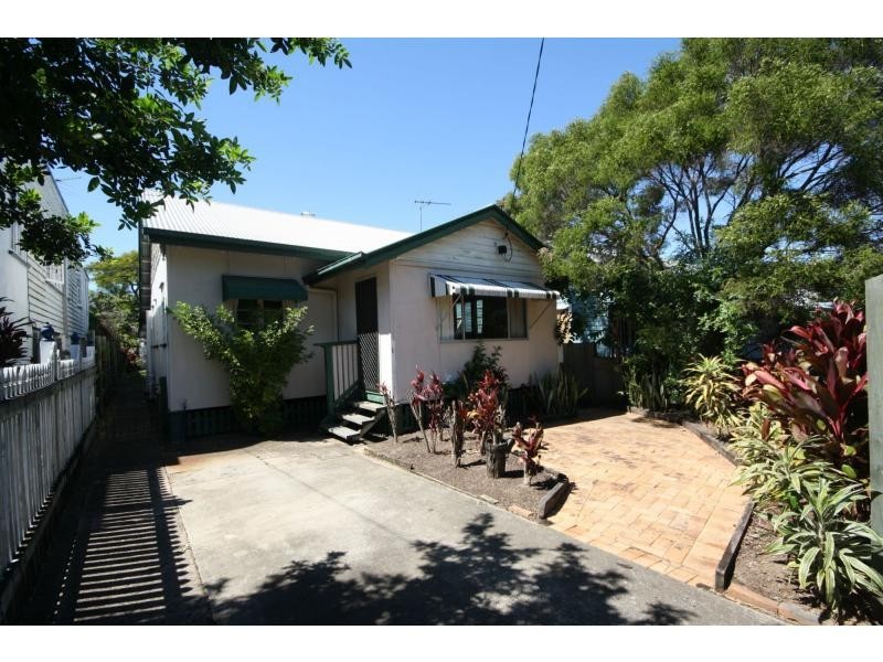 20 Donald Street, Woody Point QLD 4019